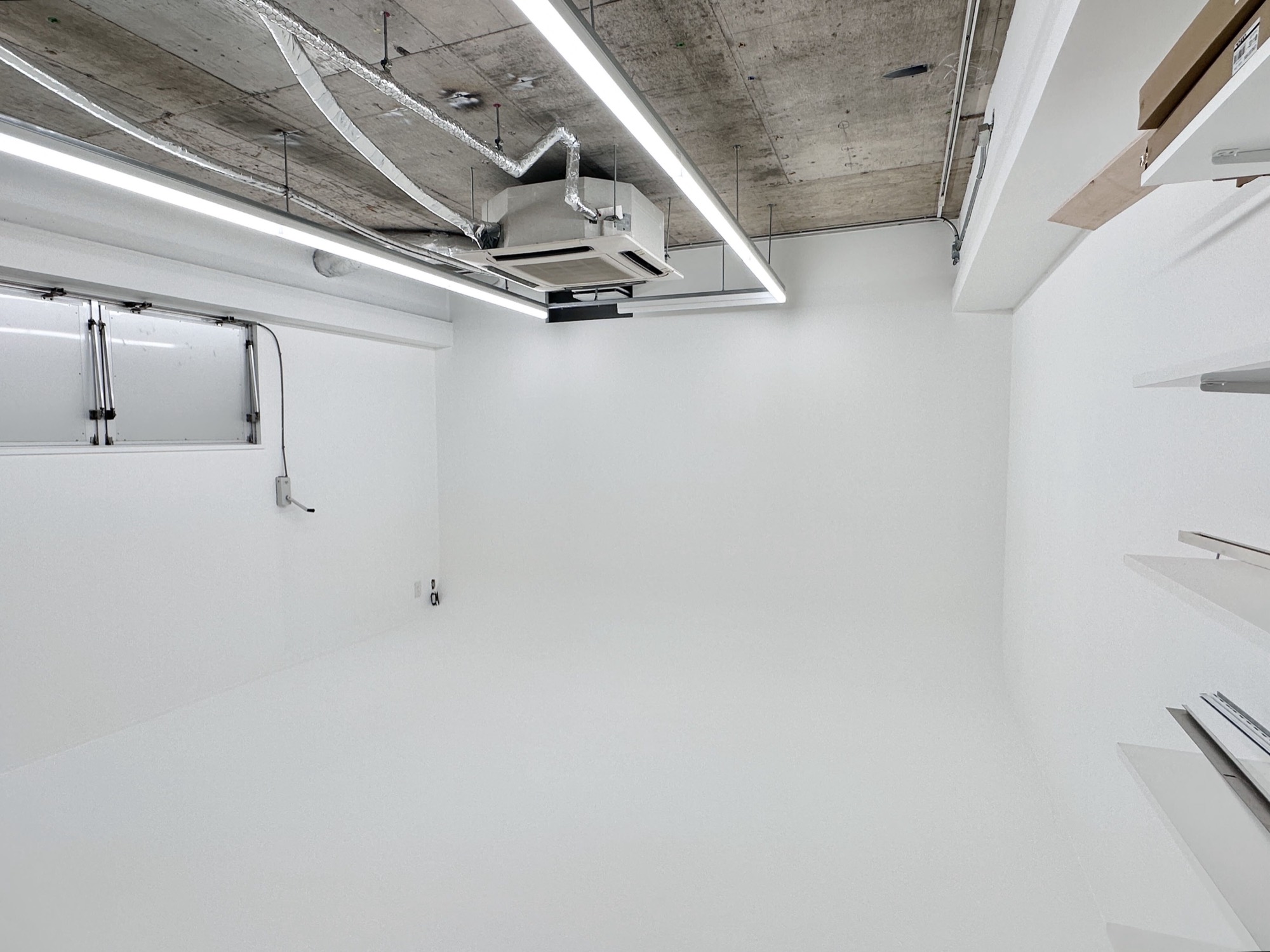 STUDIO 1616 青山店 第3スタジオの白ホリゾント