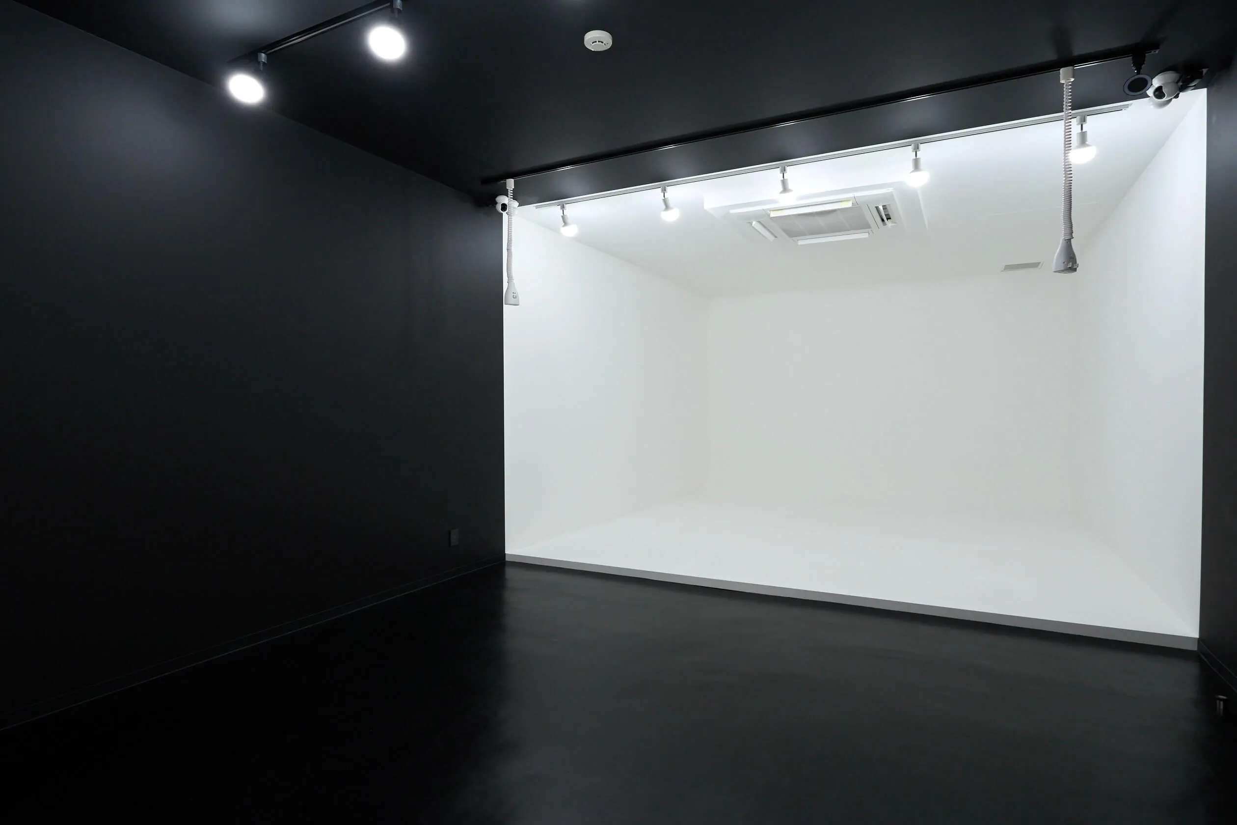 STUDIO 4696 横浜馬車道店のスタジオ内観