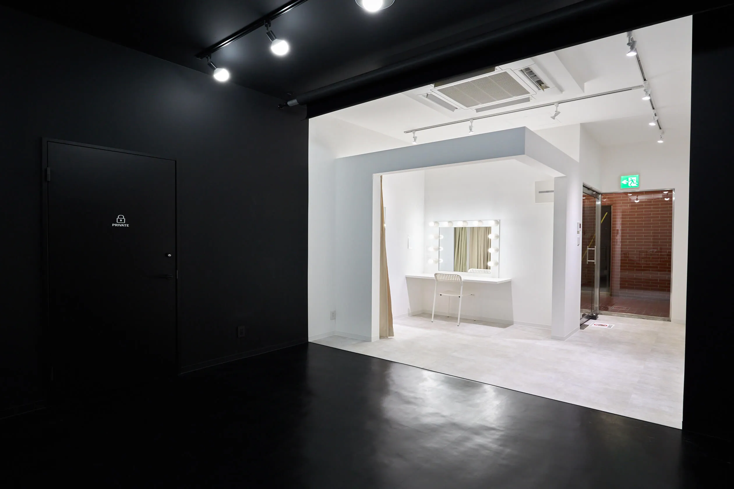 STUDIO 4696 横浜馬車道店のスタジオ内観