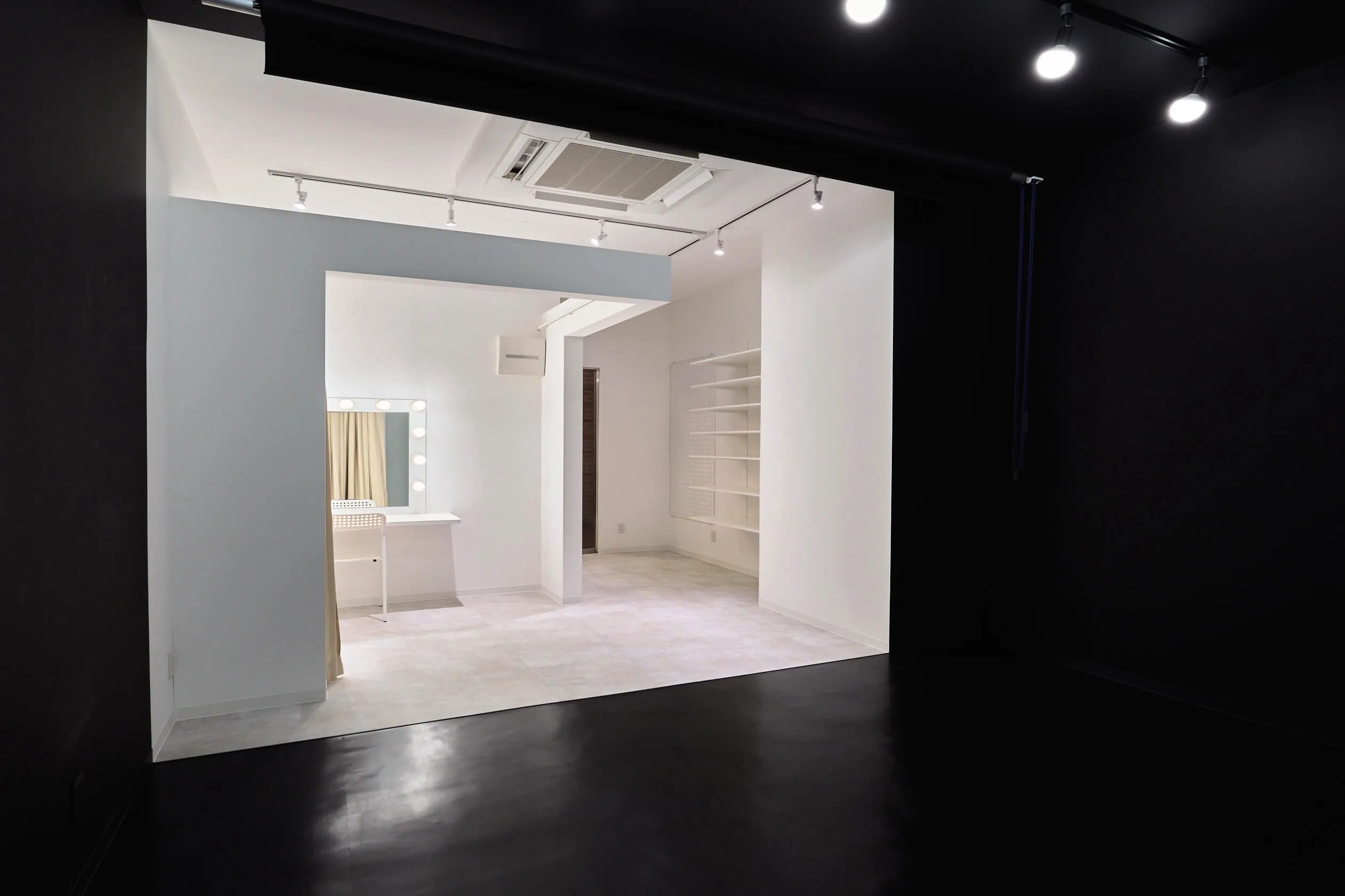 STUDIO 4696 横浜馬車道店のスタジオ内観