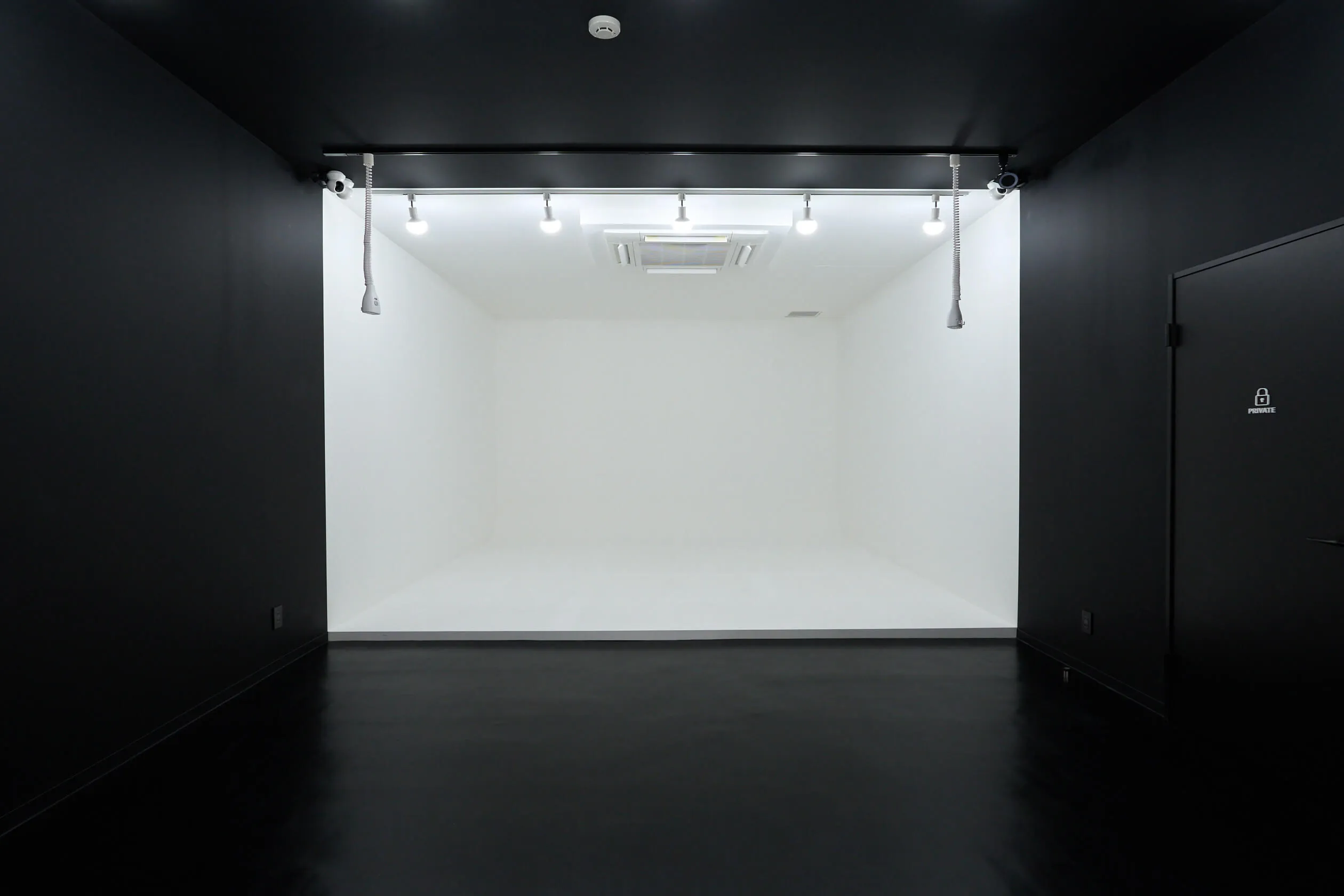 STUDIO 4696 横浜馬車道店のスタジオ内観